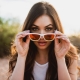 Choisir des lunettes de soleil pour un visage allongé