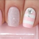 Manucure rose pâle: romance et finesse