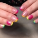 Idées pour décorer une veste de couleur sur des ongles courts