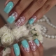 Comment joliment organiser vos ongles dans les couleurs blanc et bleu?