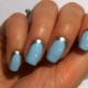 Comment faire une manucure en bleu avec l'ajout d'argent?