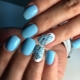 Manucure avec des papillons et des strass: tendances de la mode et exemples de design