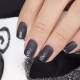 Manucure avec vernis brillants et mats