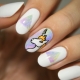 Manucure design inhabituel avec une licorne