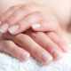 Règles françaises de manucure pour la gomme laque pour les ongles courts