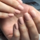 Les secrets de la parfaite manucure beige mate