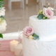 Gâteaux de mariage avec des fleurs fraîches: caractéristiques et options