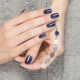 Manucure bleu foncé: tendances de la mode et belles combinaisons