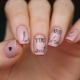 Variantes d'une belle manucure avec des inscriptions sur les ongles