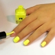 Manucure jaune: idées intéressantes et tendances de la mode
