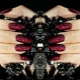 Manucure dans le style gothique