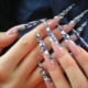 Ongles allongés: caractéristiques, design et exemples
