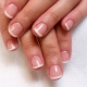Français pour ongles courts: options pour un design classique et inhabituel