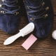 Comment nettoyer les chaussures en daim à la maison?