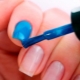 Comment sceller l'extrémité du vernis à ongles?