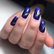 Oeil de chat manucure dans les tons bleus