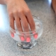 Puis-je me mouiller les ongles après le polissage au gel et pourquoi y a-t-il des limites?