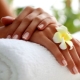 Les ongles ont-ils besoin de se reposer du gel-lustrant et à quelle fréquence peut-il être appliqué?