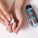 Dois-je enlever la couche adhésive de la base avant d'appliquer le gel polissant?