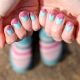 Manucure rose turquoise: idées et options de conception