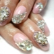 Variantes de design des ongles avec des pierres