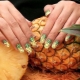 Solutions lumineuses et élégantes pour la conception de manucure avec des ananas