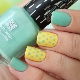 Manucure jaune en combinaison avec la couleur menthe: idées actuelles et tendances de la mode