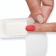 Comment enlever la couche collante de vernis gel à la maison?