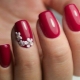 Idées de manucure rouge pour les ongles courts
