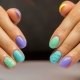 Idées intéressantes manucure brillante pour ongles courts