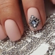 Manucure avec un diamant