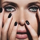 Comprend une manucure noire pour les ongles courts