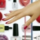 Combien de temps la gomme laque conserve-t-elle les ongles et de quoi dépend-elle?