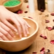 Bains pour les ongles: avantages, inconvénients et recettes