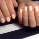 Variantes de la manucure de la lune pour les ongles courts