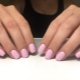 Options de manucure monotones pour les ongles courts
