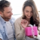 Quoi donner à votre petite amie un cadeau d'anniversaire?