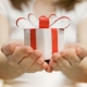Etiquette des cadeaux: comment les remettre et les accepter?