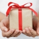 Cadeaux intéressants à environ 1000 roubles pour un homme