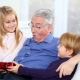 Comment faire un cadeau d'anniversaire pour votre grand-père?