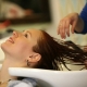 Comment laver le colorant noir des cheveux à la maison?