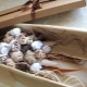 Comment emballer des chaussettes en cadeau?