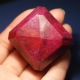 Rubis artificiel: de quoi s'agit-il et comment le distinguer de la pierre naturelle?