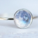 Comment distinguer la pierre de lune naturelle?