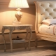 Tables de chevet pour la chambre à coucher: variations et recommandations de sélection
