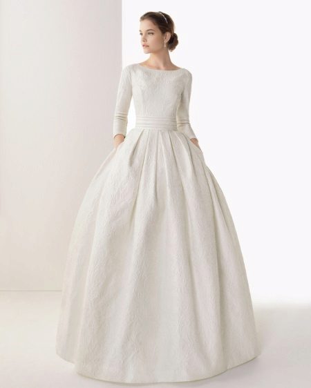 Robe de mariée avec manche au coude