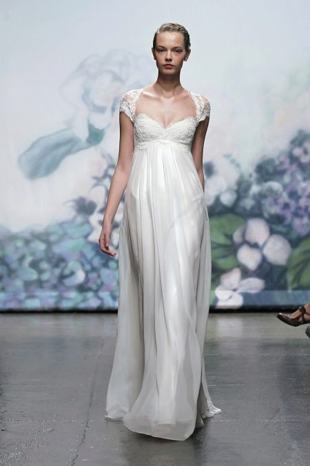 Robe de mariée de style empire avec corsage en dentelle