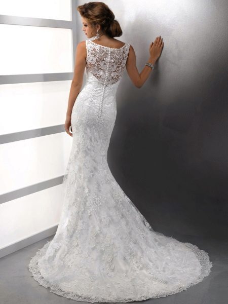 Robe de mariée longue avec des boutons