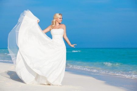 Robe de mariée longue avec un magnifique skir