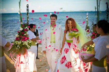 Robe de mariée avec des roses